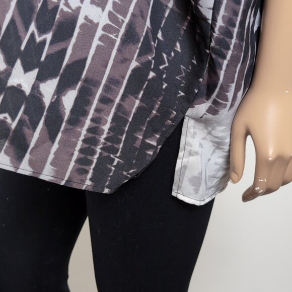 3/$20 Dex Split Back Tunic Blouse Ombre Geometric Short Sleeve Grey Dolman Top - Picture 6 of 15